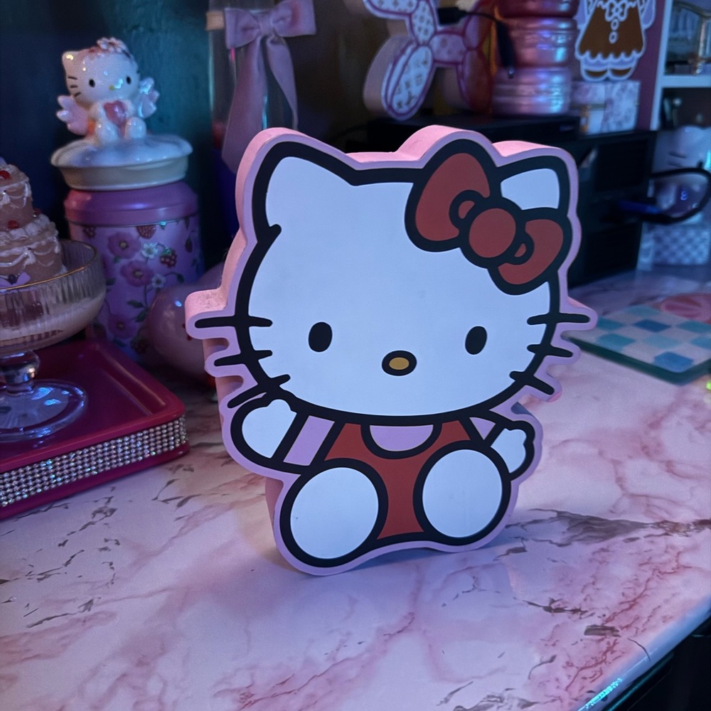 Hello Kitty Wall Decor - Picture 2 of 3